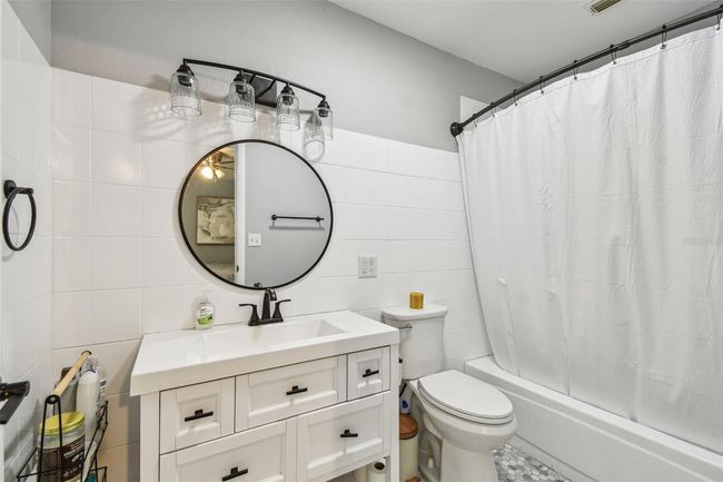 En-suite bathroom in the back unit | Image 29