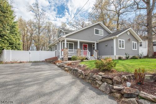 8 Lehigh Way, Hopatcong, NJ, 07843-1208 | Card Image