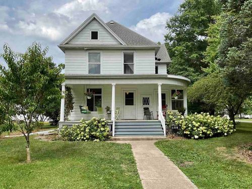 108 N Walnut St, Lindenwood, IL, 61049-9712 | Card Image