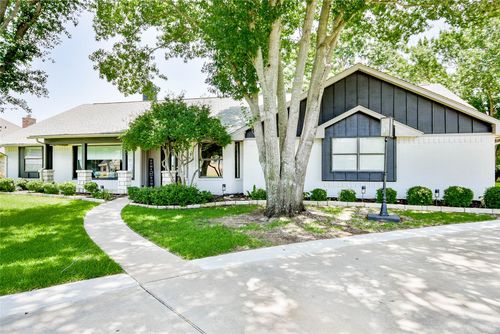6101 W Choctaw Ct, Granbury, TX, 76049-5246 | Card Image