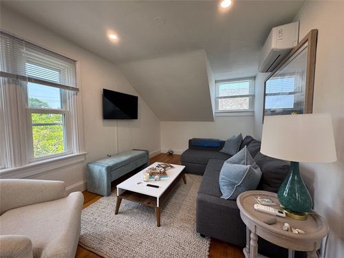 3-8 Barney St, Newport, RI, 02840-2918 | Card Image