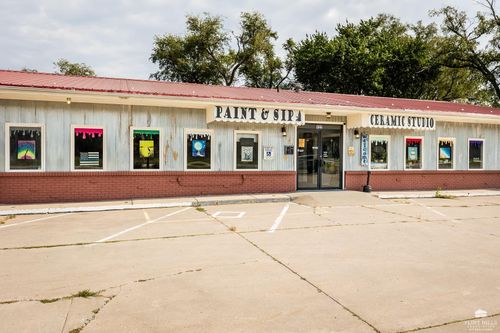 122 E Flint Hills Blvd, Junction City, KS, 66441-4324 | Card Image