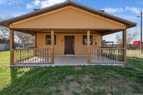 18883 Lagloria Rd, Elmendorf, TX, 78112-3606 | Card Image