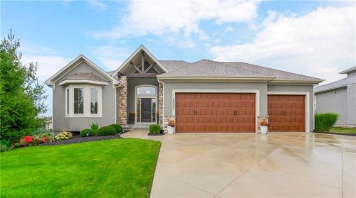 12001 W 164th St, Overland Park, KS, 66221-7977 | Card Image