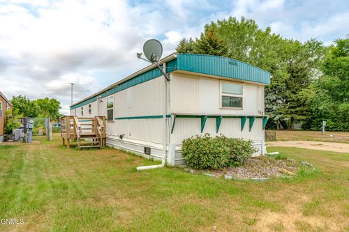 142 Northwest Drive, Bismarck, ND, 58504 | Card Image