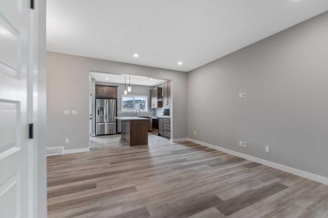 743 Bayview Hill Sw, Home with 3 bedrooms, 2 bathrooms and 2 parking in Airdrie AB | Image 10