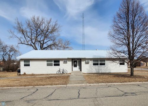 404 3rd St, Milnor, ND, 58060-4045 | Card Image