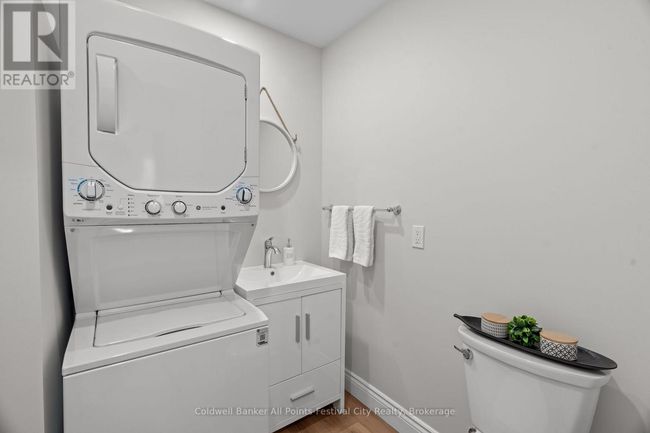 82 Gloucester Terr, House other with 2 bedrooms, 2 bathrooms and 4 parking in Goderich ON | Image 15