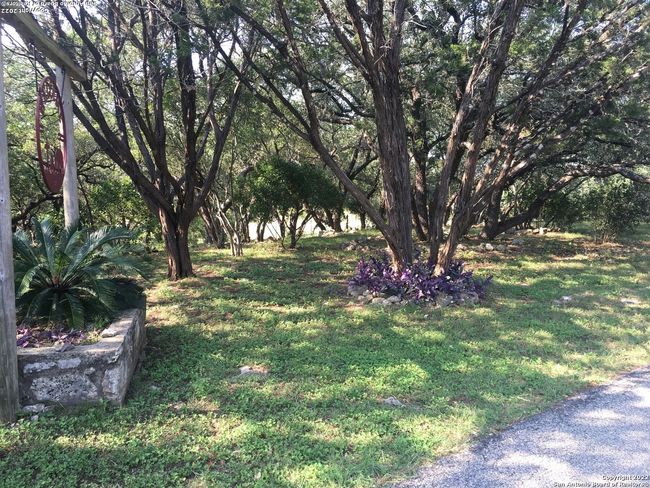 208 Scenic Mountain Dr, House other with 2 bedrooms, 3 bathrooms and null parking in Lakehills TX | Image 33