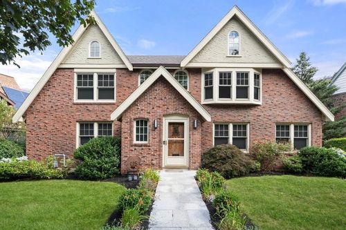 115 Clark Rd, Brookline, MA, 02445-5846 | Card Image