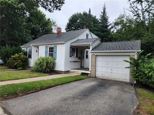 135 George Waterman Road, Johnston, RI, 02919 | Card Image