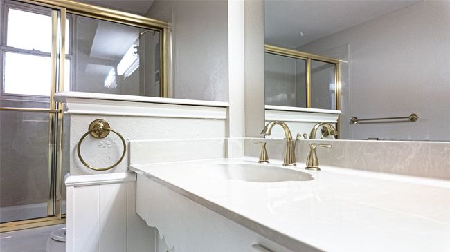 Full bath with an enclosed shower and vanity | Image 27