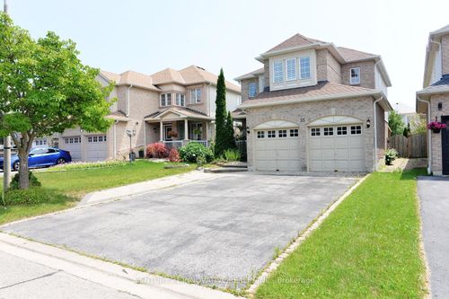 35 Weldon St, Whitby, ON, L1R2T5 | Card Image