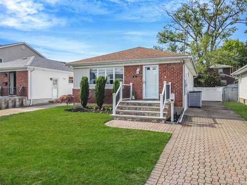 221 N Kentucky Ave, Massapequa, NY, 11758-1115 | Card Image