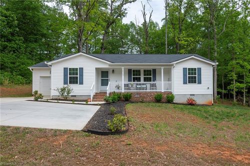 2943 Leslie Lane, Yadkinville, NC, 27055 | Card Image