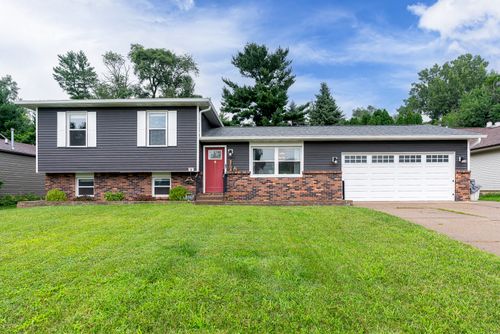 2702 W 46th St, Davenport, IA, 52806-5044 | Card Image