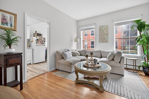 5-64 W Cedar St, Boston, MA, 02114-3364 | Card Image