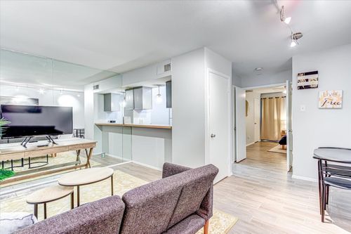 apt-222-1810 N Garrett Ave, Dallas, TX, 75206-7565 | Card Image