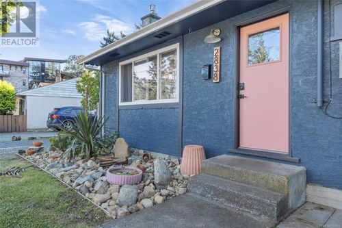 2838 Aldwynd Rd, Victoria, BC, V9B3S7 | Card Image