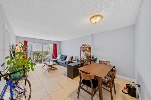 apt-302-716 Michigan Ave, Miami Beach, FL, 33139-6074 | Card Image