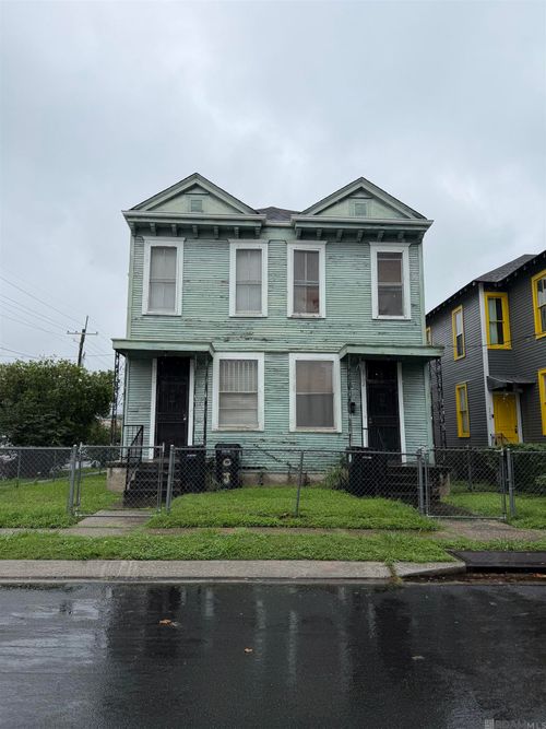 3700 S Saratoga St, New Orleans, LA, 70115-5824 | Card Image