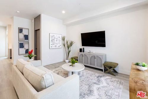 125 W Plymouth Street, Inglewood, CA, 90302 | Card Image