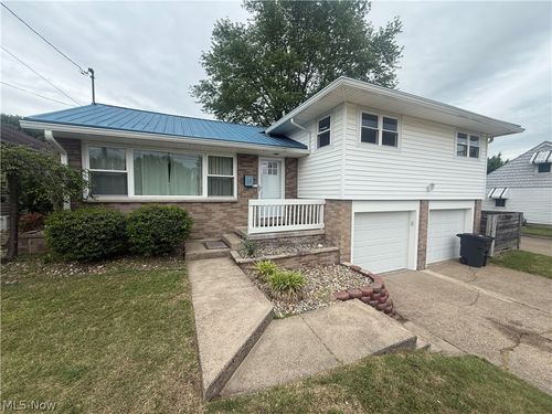 819 39th St, Vienna, WV, 26105-2743 | Card Image