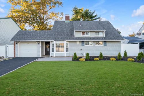 58 Choir Ln, Westbury, NY, 11590-5722 | Card Image