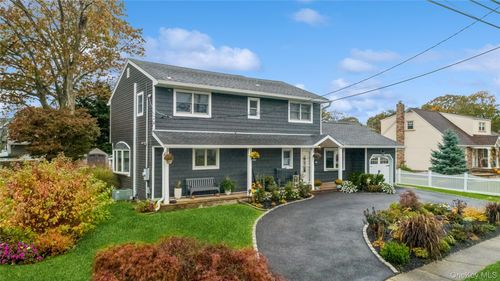 241 N Hamilton Ave, Lindenhurst, NY, 11757-3813 | Card Image