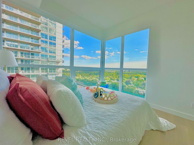 1902 - 25 Mcmahon Dr, Condo with 3 bedrooms, 3 bathrooms and 1 parking in North York ON | Image 28