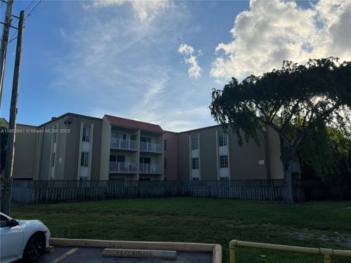 apt-303-5231 Geneva Way, Doral, FL, 33166-4624 | Card Image