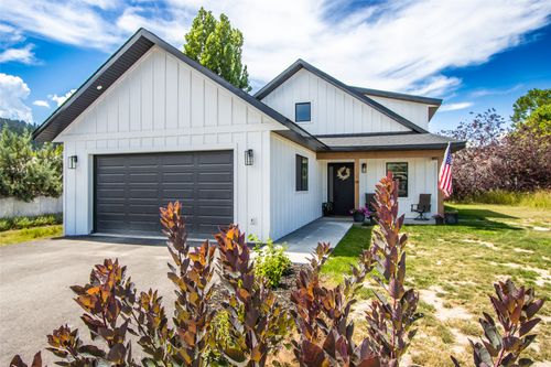 36 Mile High Ct, Kalispell, MT, 59901-8558 | Card Image