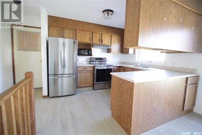 217 4th Ave, House other with 3 bedrooms, 2 bathrooms and null parking in Whitewood SK | Image 2