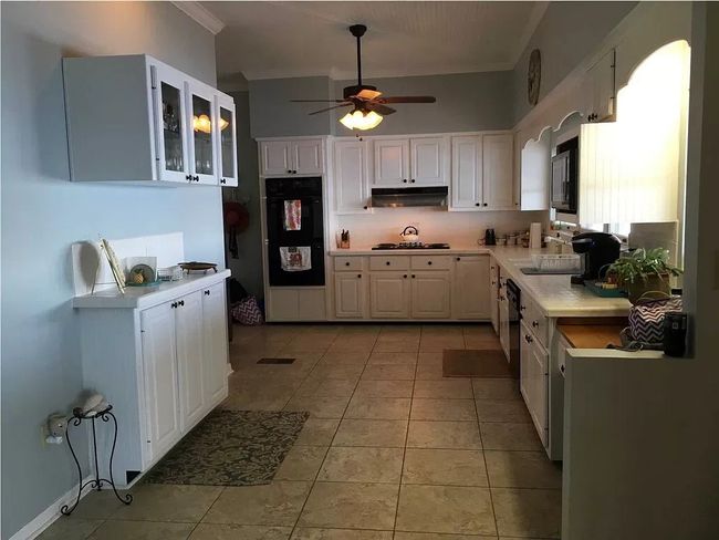 2074 Hwy 98 W, House other with 4 bedrooms, 3 bathrooms and 6 parking in Carrabelle FL | Image 12