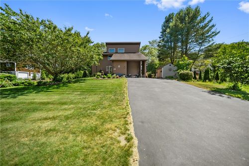25 Cosmo St, Westerly, RI, 02891-5912 | Card Image