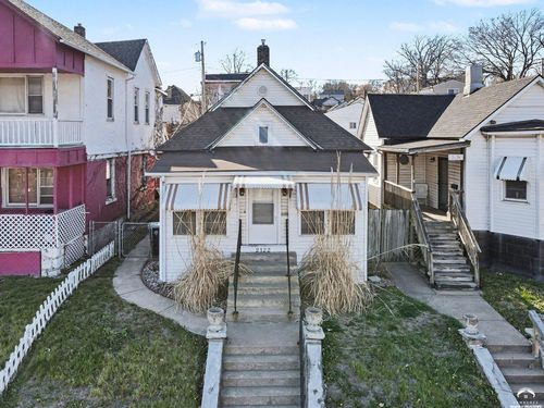 2122 Summit St, Kansas City, MO, 64108-2127 | Card Image