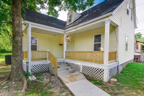 807 Broadway, Jefferson City, MO, 65101-1637 | Card Image