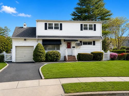 1733 Meadow Ct, East Meadow, NY, 11554-5015 | Card Image