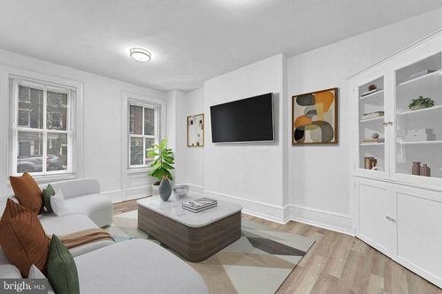 28 W Airy St, NORRISTOWN, PA, 19401-4722 | Card Image