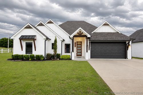 16107 S 251st East Ave, Coweta, OK, 74429-5017 | Card Image