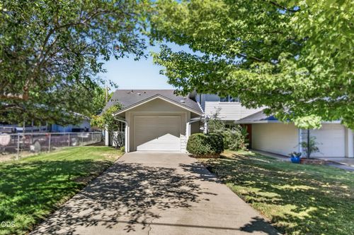 241 Clay St, Ashland, OR, 97520-1317 | Card Image