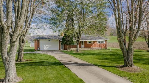 9939 Mapleton St Se, East Canton, OH, 44730-9786 | Card Image