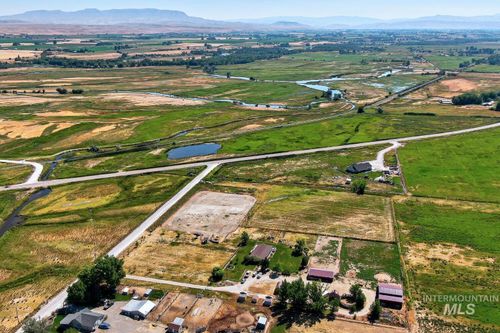 9177 Brill Rd, Emmett, ID, 83617-9714 | Card Image