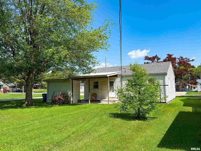 225 Hickory St, House other with 2 bedrooms, 1 bathrooms and null parking in Flora IL | Image 7