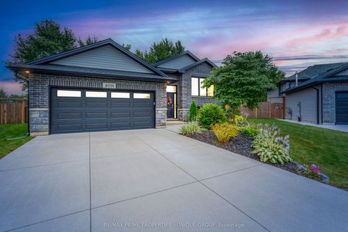 4091 Ernest St, Petrolia, ON, N0N1R0 | Card Image