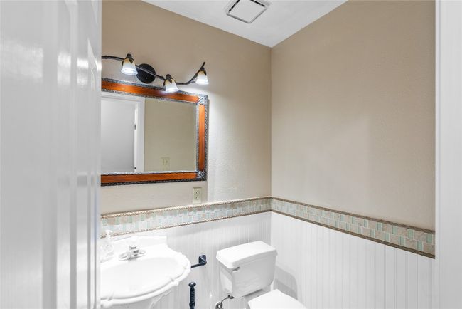 Half bath off of Kitchen | Image 19