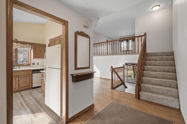 Spacious foyer | Image 4