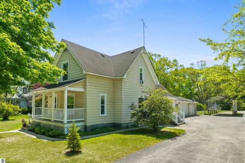 1012 Webster St, Traverse City, MI, 49686-2741 | Card Image