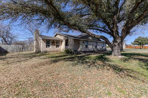 61 Family Cir, Hutto, TX, 78634-3054 | Card Image