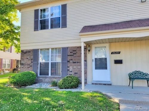 34231 Garfield Cir, Fraser, MI, 48026-4003 | Card Image